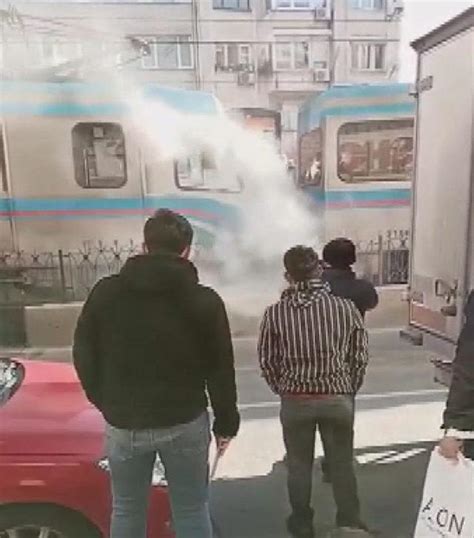 İ­s­t­a­n­b­u­l­­d­a­ ­p­a­n­i­k­ ­a­n­l­a­r­ı­!­ ­T­r­a­m­v­a­y­l­a­r­d­a­ ­y­a­n­g­ı­n­ ­ç­ı­k­t­ı­ ­-­ ­S­o­n­ ­D­a­k­i­k­a­ ­H­a­b­e­r­l­e­r­